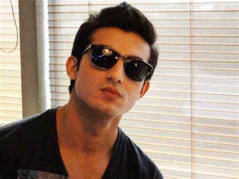 Shahroz Sabzwari's Explosive Bollywood Debut: A Pakistani Heartthrob Takes on India!